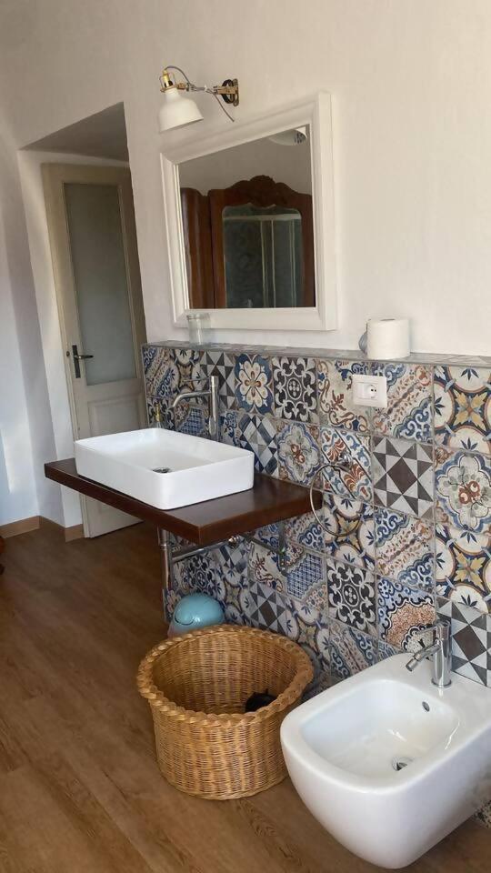 Charme Nel Borgo Appartamento Lina Corniglio Exterior foto